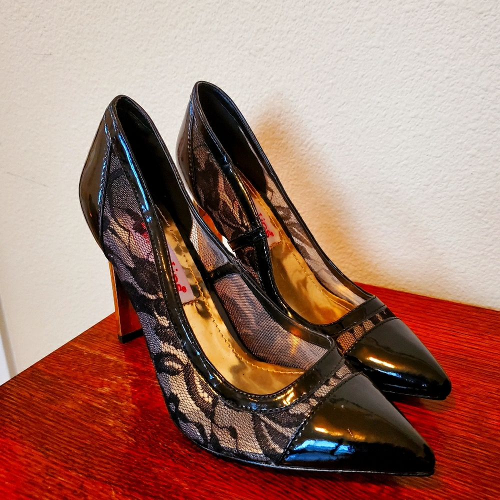 Two Lips Size 7 Lace&Pleather Kitten Heels